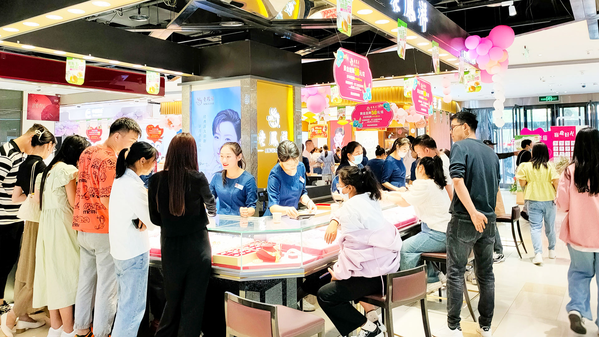 百貨公司：“五一”堅守崗位，護航假期圖二.jpg
